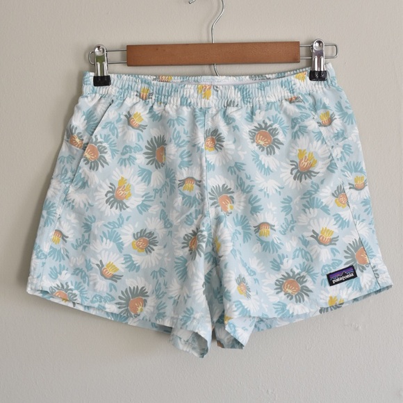 Patagonia Pants - Brand new Patagonia baggie shorts floral pattern